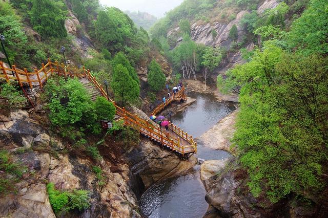 “冰雪艺术节”主题旅游专列开往铜川赏冰雕